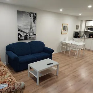 Spacious Basement One Bedroom Apartment, Wifi. Apartment Montreal